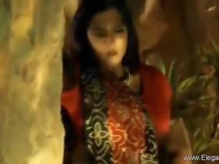 Bollywood femme fatale pomalý tancujúce