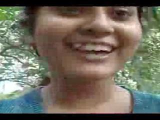 Elegant northindian дъщеря expose тя дупе и нахален марихуана