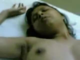 Indisch tiener- femme fatale neuken met haar oomje in hotel kamer