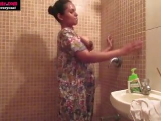 Amatööri intialainen babes porno lilja itsetyydytys sisään suihku