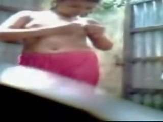 Bengali senhora levando banho