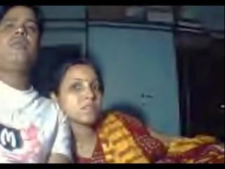 Indisk amuter desirable par kärlek flaunting deras smutsiga video- liv - wowmoyback